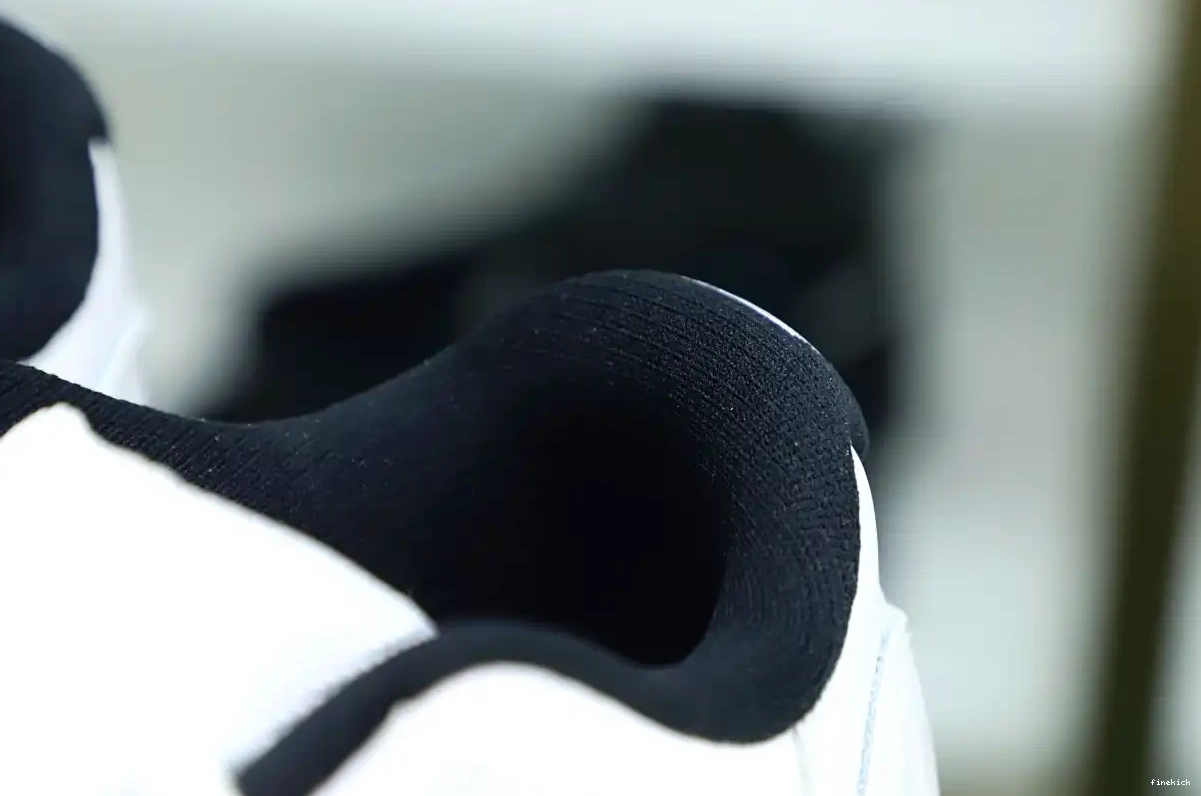 11 LOW JORDAN LEGEND RETRO AIR BLUE 0421